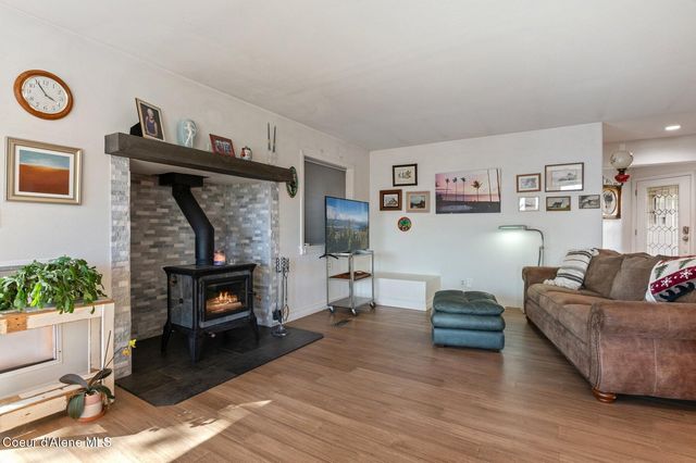 311 School Rd, Hope, ID 83836