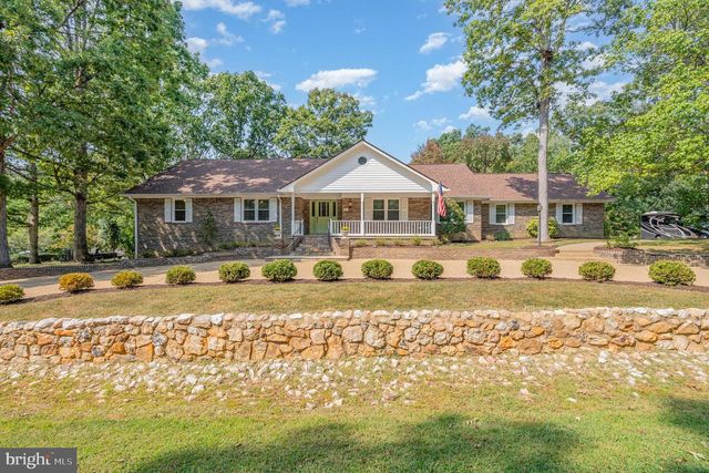 2 HUNTERS CT, Fredericksburg, VA 22405