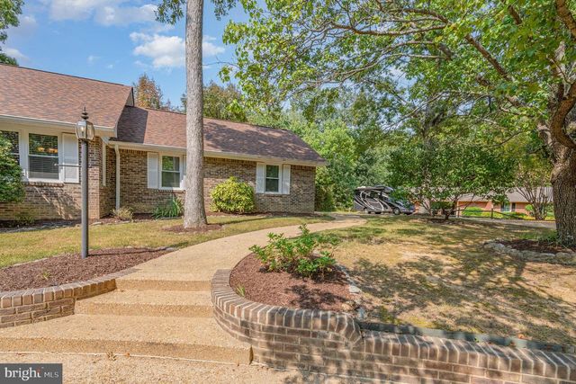 2 HUNTERS CT, Fredericksburg, VA 22405
