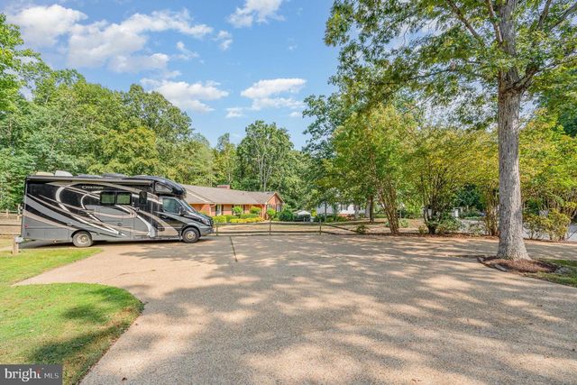 2 HUNTERS CT, Fredericksburg, VA 22405