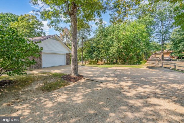 2 HUNTERS CT, Fredericksburg, VA 22405