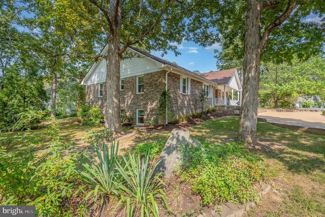 2 HUNTERS CT, Fredericksburg, VA 22405