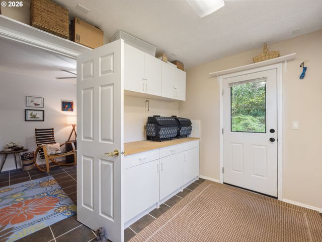 189 SEA CREST Ln, Otter Rock, OR 97369