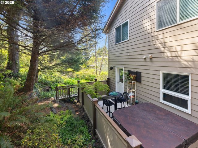 189 SEA CREST Ln, Otter Rock, OR 97369