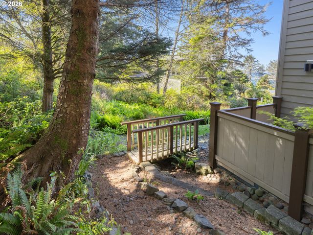 189 SEA CREST Ln, Otter Rock, OR 97369