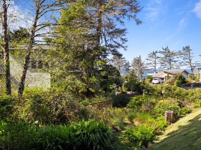 189 SEA CREST Ln, Otter Rock, OR 97369