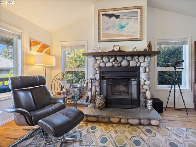 189 SEA CREST Ln, Otter Rock, OR 97369
