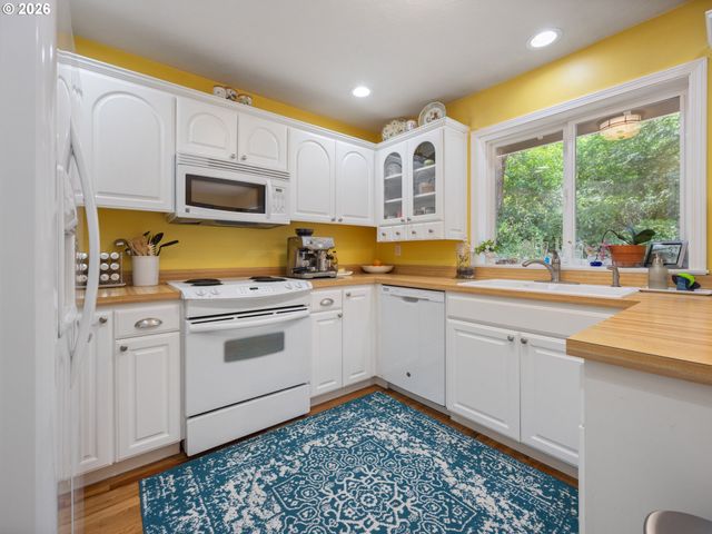 189 SEA CREST Ln, Otter Rock, OR 97369