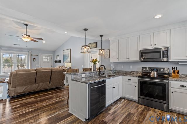 63 River Bluff Dr, Manquin, VA 23106