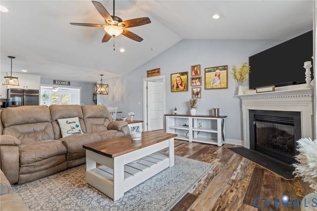 63 River Bluff Dr, Manquin, VA 23106