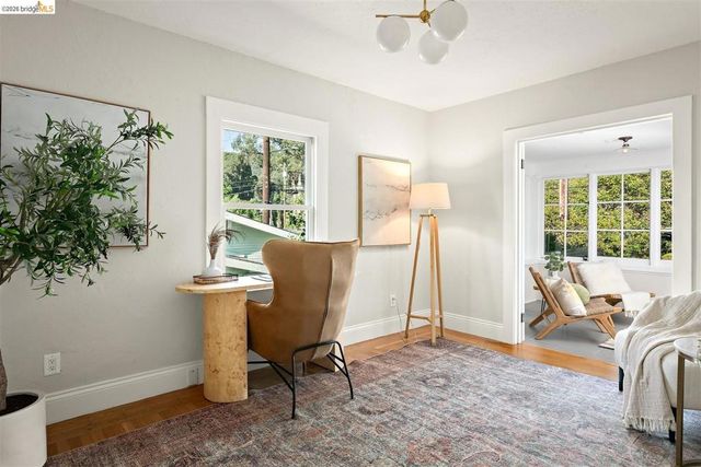 5945 Majestic Ave, Oakland, CA 94605