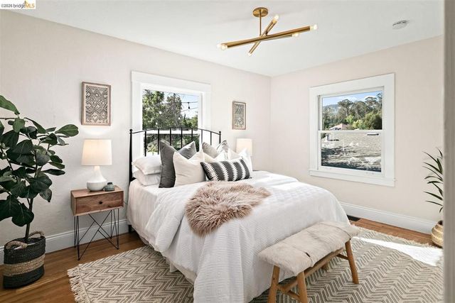 5945 Majestic Ave, Oakland, CA 94605
