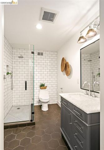 5945 Majestic Ave, Oakland, CA 94605