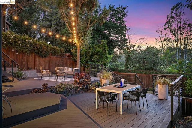 5945 Majestic Ave, Oakland, CA 94605