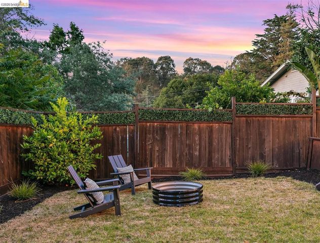 5945 Majestic Ave, Oakland, CA 94605
