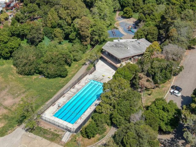 5945 Majestic Ave, Oakland, CA 94605