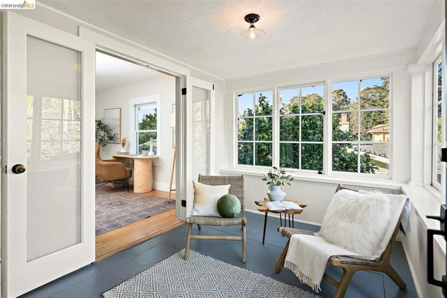 5945 Majestic Ave, Oakland, CA 94605
