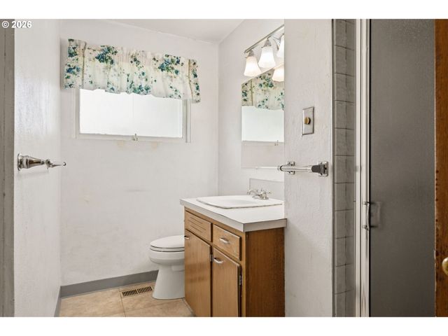 800 Nw SLUMAN Rd, Vancouver, WA 98665