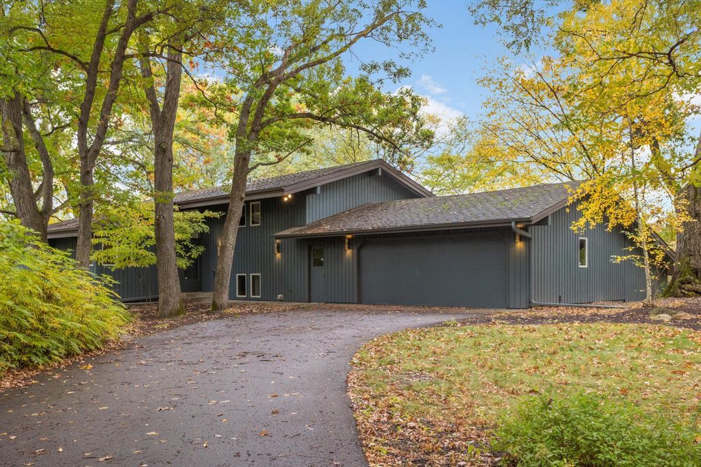 1 Chipmunk Lane, North Oaks, MN 55127