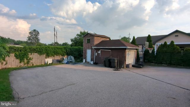 323 S CHESTER PIKE, Glenolden, PA 19036