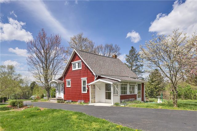 208 Center St, Daugherty Twp, PA 15066