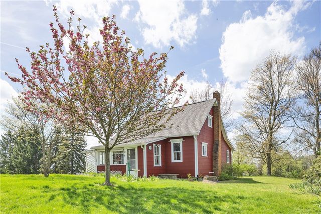 208 Center St, Daugherty Twp, PA 15066