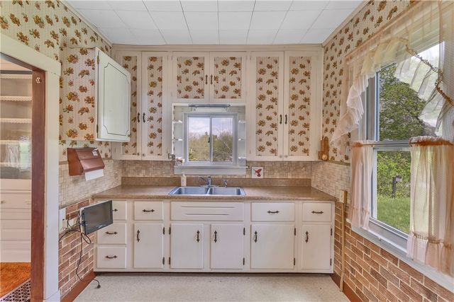 208 Center St, Daugherty Twp, PA 15066
