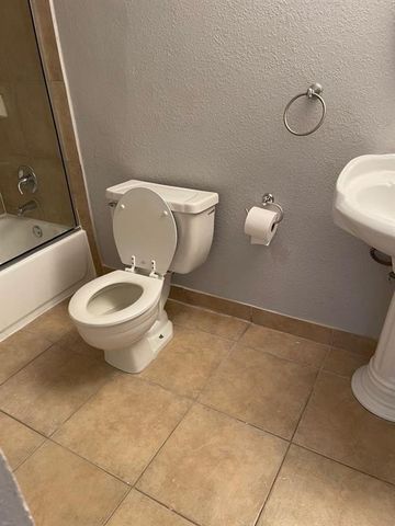 2820 S Bartell Drive 24, Houston, TX 77054