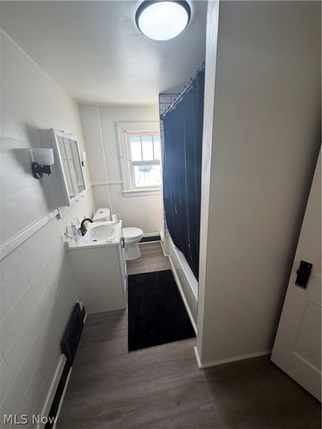 2458 East Avenue, Akron, OH 44314