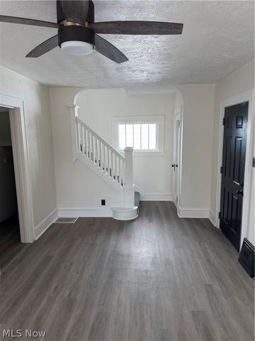 2458 East Avenue, Akron, OH 44314