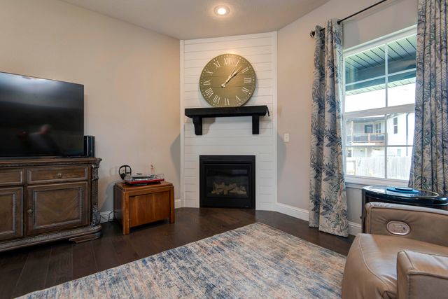 813 E Brewer Avenue, Nixa, MO 65714