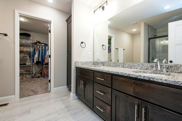 813 E Brewer Avenue, Nixa, MO 65714