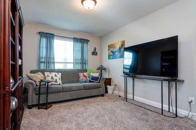 813 E Brewer Avenue, Nixa, MO 65714