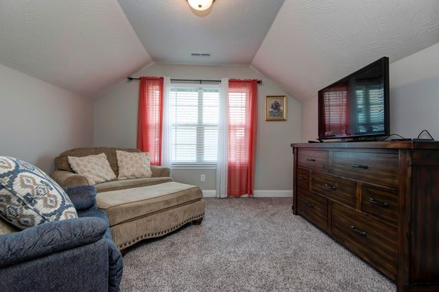 813 E Brewer Avenue, Nixa, MO 65714
