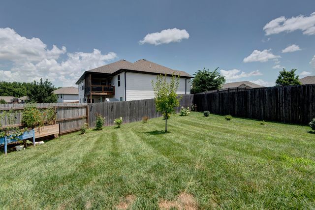 813 E Brewer Avenue, Nixa, MO 65714