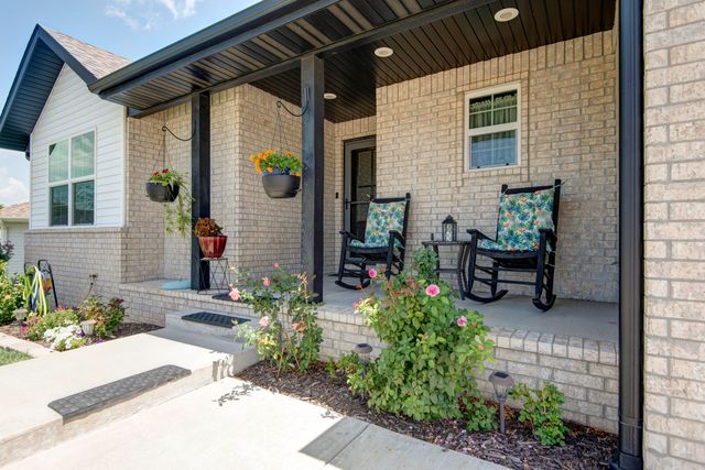 813 E Brewer Avenue, Nixa, MO 65714