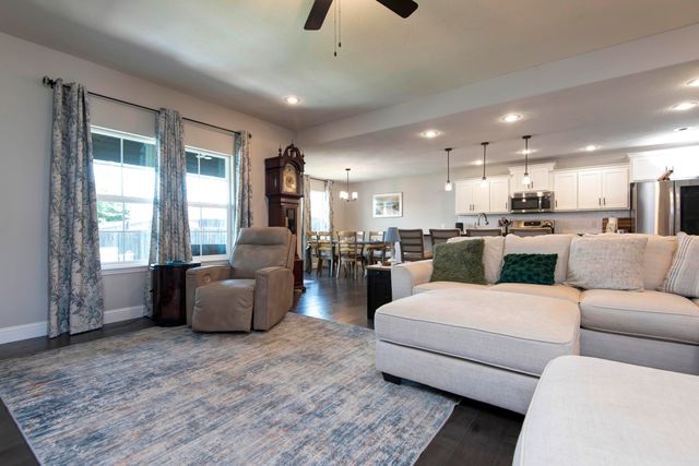 813 E Brewer Avenue, Nixa, MO 65714