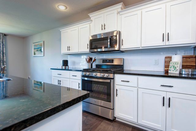 813 E Brewer Avenue, Nixa, MO 65714