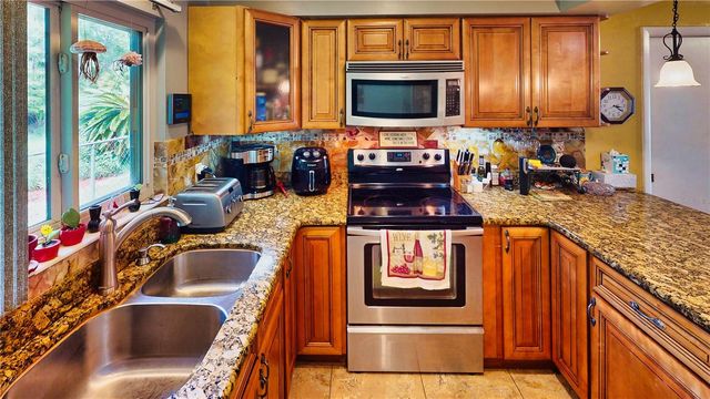 14 BLACK OAK COURT, Palm Coast, FL 32137