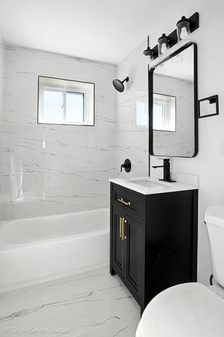 8053 Newland Avenue, Burbank, IL 60459