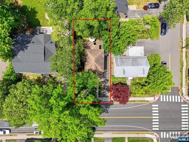 112 Grove Avenue, Verona, NJ 07044