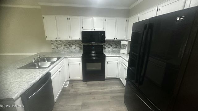 6878 Green Creek Road, Fayetteville, NC 28314