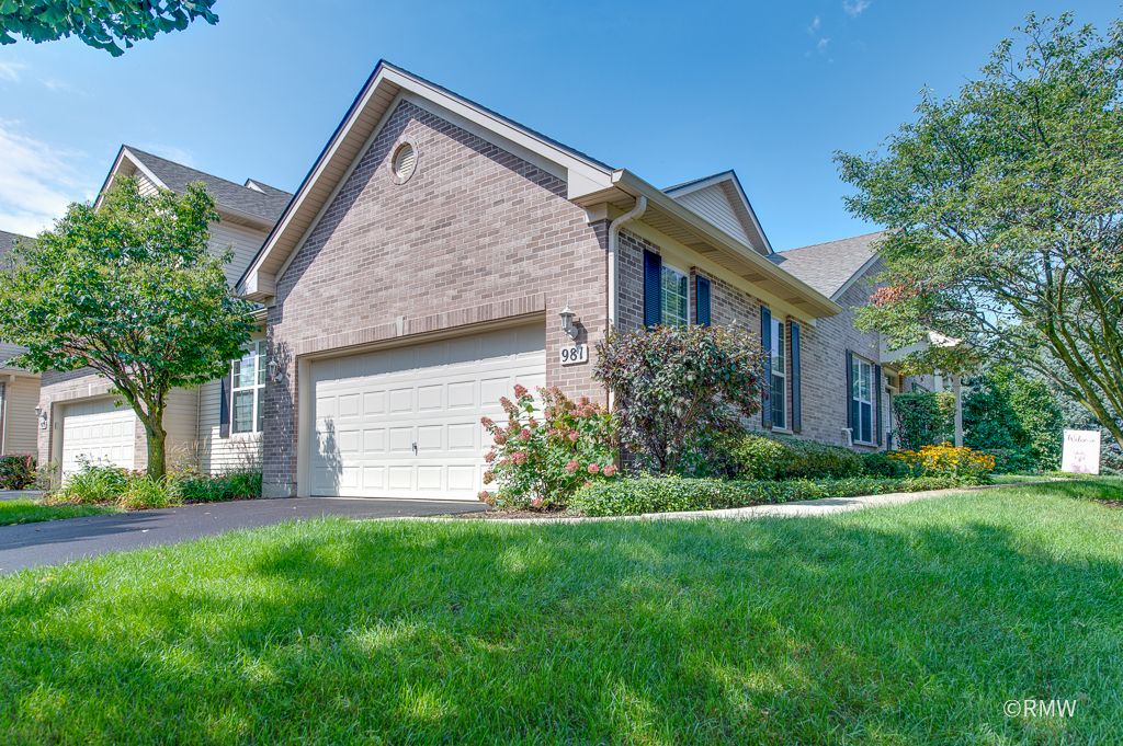981 Oak Ridge Boulevard, Elgin, IL 60120 — photo 2