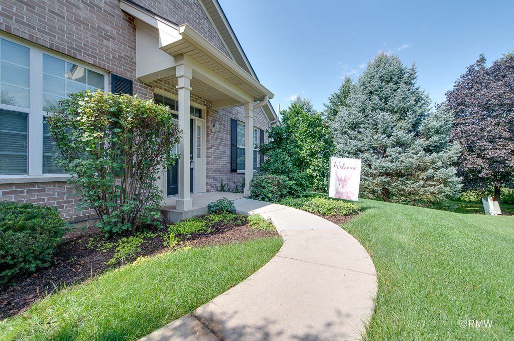 981 Oak Ridge Boulevard, Elgin, IL 60120 — photo 3