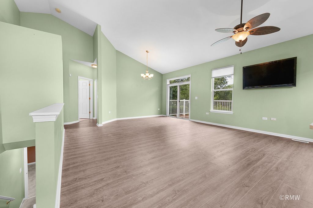 981 Oak Ridge Boulevard, Elgin, IL 60120 — photo 5