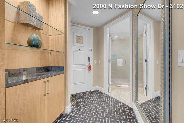 2000 North Fashion Show Drive 3102, Las Vegas, NV 89109