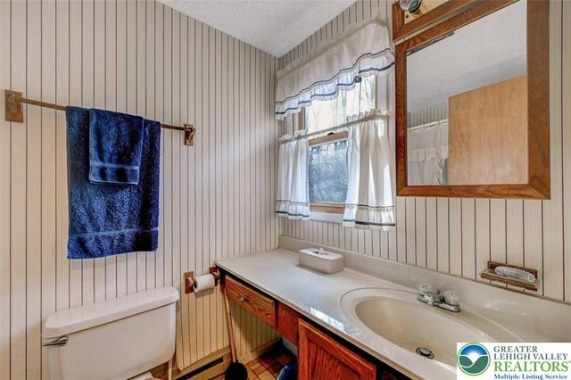 2165 Woodchuck Lane, Middle Smithfield Twp, PA 18302