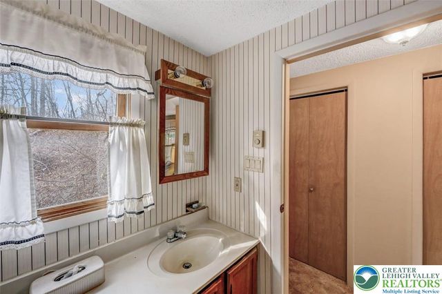 2165 Woodchuck Lane, Middle Smithfield Twp, PA 18302