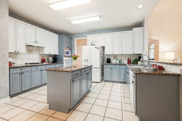 3813 Cherokee Drive, Bedford, TX 76021