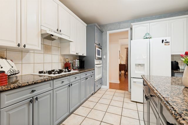3813 Cherokee Drive, Bedford, TX 76021